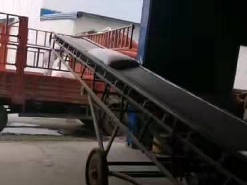 快猫成人APP下载饲料发货现场